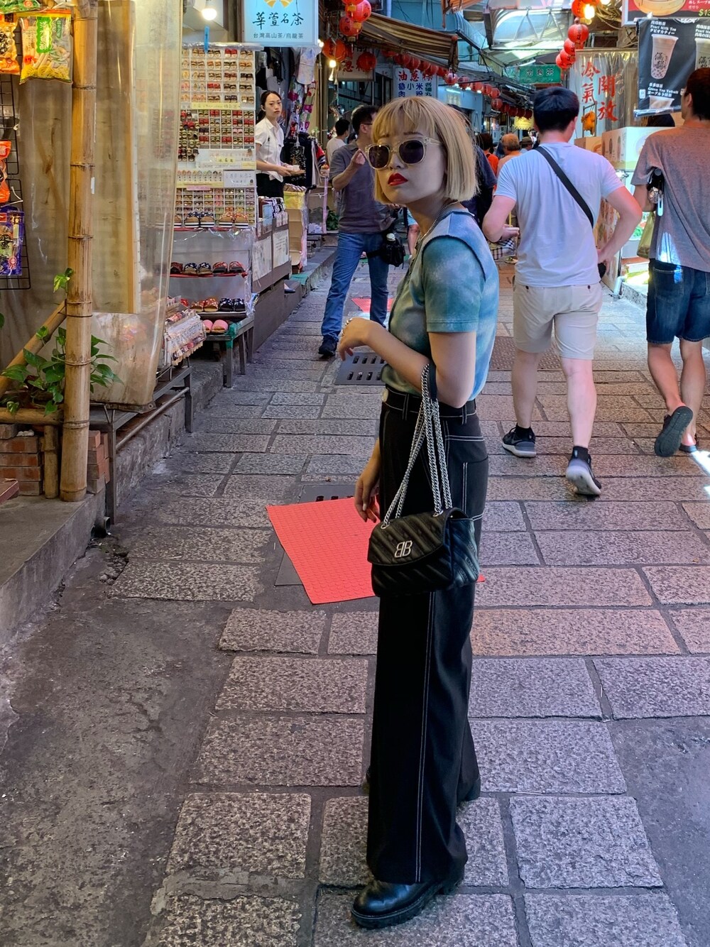 「休日スタイル、ootd、韓国ファッション、カジュアル、Tシャツ、ゆるコーデ、プチプラ、夏コーデ、おしゃれさんと繋がりたい、シンプル」｜「STYLENANDAのアイテム（Tシャツ/カットソー、ブルー系）」を使った、YUKIさん（レディース・159cm）の春コーディネートの1枚目の写真