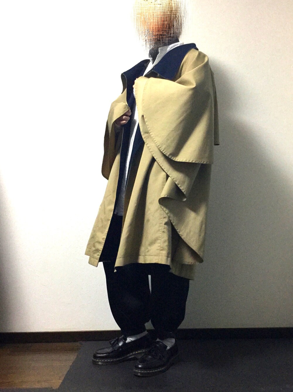 「冬アウター着回しチャレンジ、お洒落さんとつながりたい、革靴、ロングコート、ビッグシルエット、ワークマン、Dr.Martens、libert」｜「UNIQLOのタートルネックT（長袖）（Tシャツ/カットソー、ブラック系）」を使った、るーざさん（メンズ・170cm）の冬コーディネートの1枚目の写真