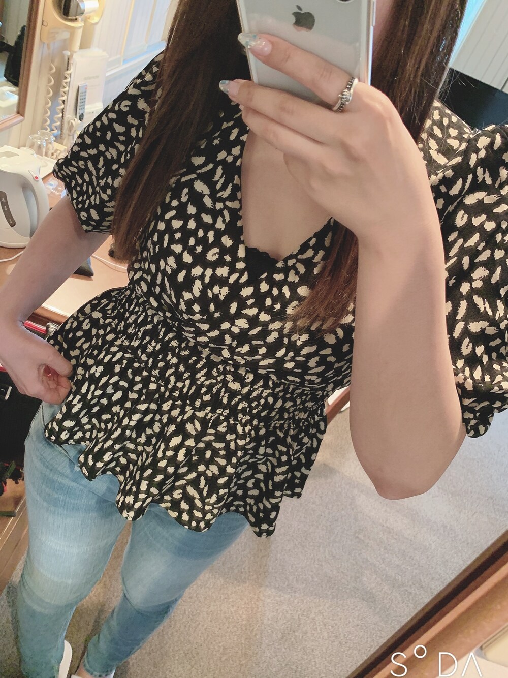 「riendaのパフSLVウエストシャーリングBLS②（Tシャツ/カットソー、ブラック系）」を使った、Nanaさん（レディース・170cm）の秋コーディネートの1枚目の写真