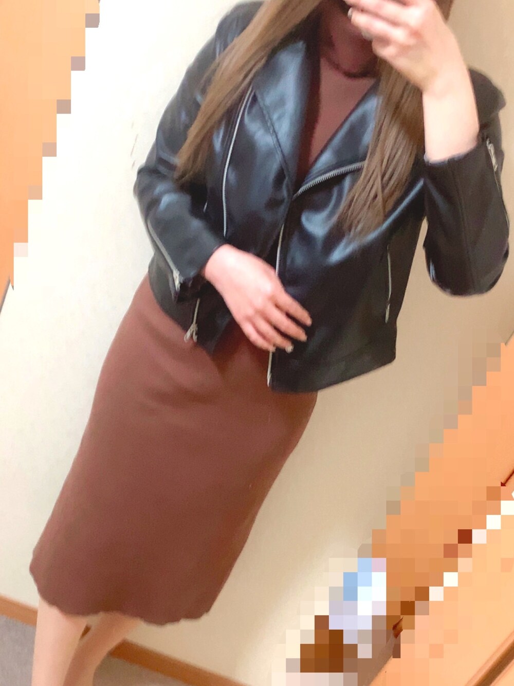 「シンプルコーデ、秋コーデ、およばれ、ライダースコーデ、レザージャケット、パイソン柄」｜「AZUL by moussyのECO LEATHER RIDER'S JACKET/エコレザーライダースジャケット（ライダースジャケット、ブラック系）」を使った、Nanaさん（レディース・170cm）の春コーディネートの1枚目の写真