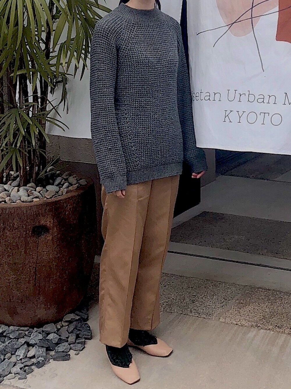 「BEAUTY&YOUTH UNITED ARROWSのBY サテンファティーグパンツ ◆（その他パンツ、ベージュ系）」を使った、jijiさん（レディース・160cm）の冬コーディネートの1枚目の写真