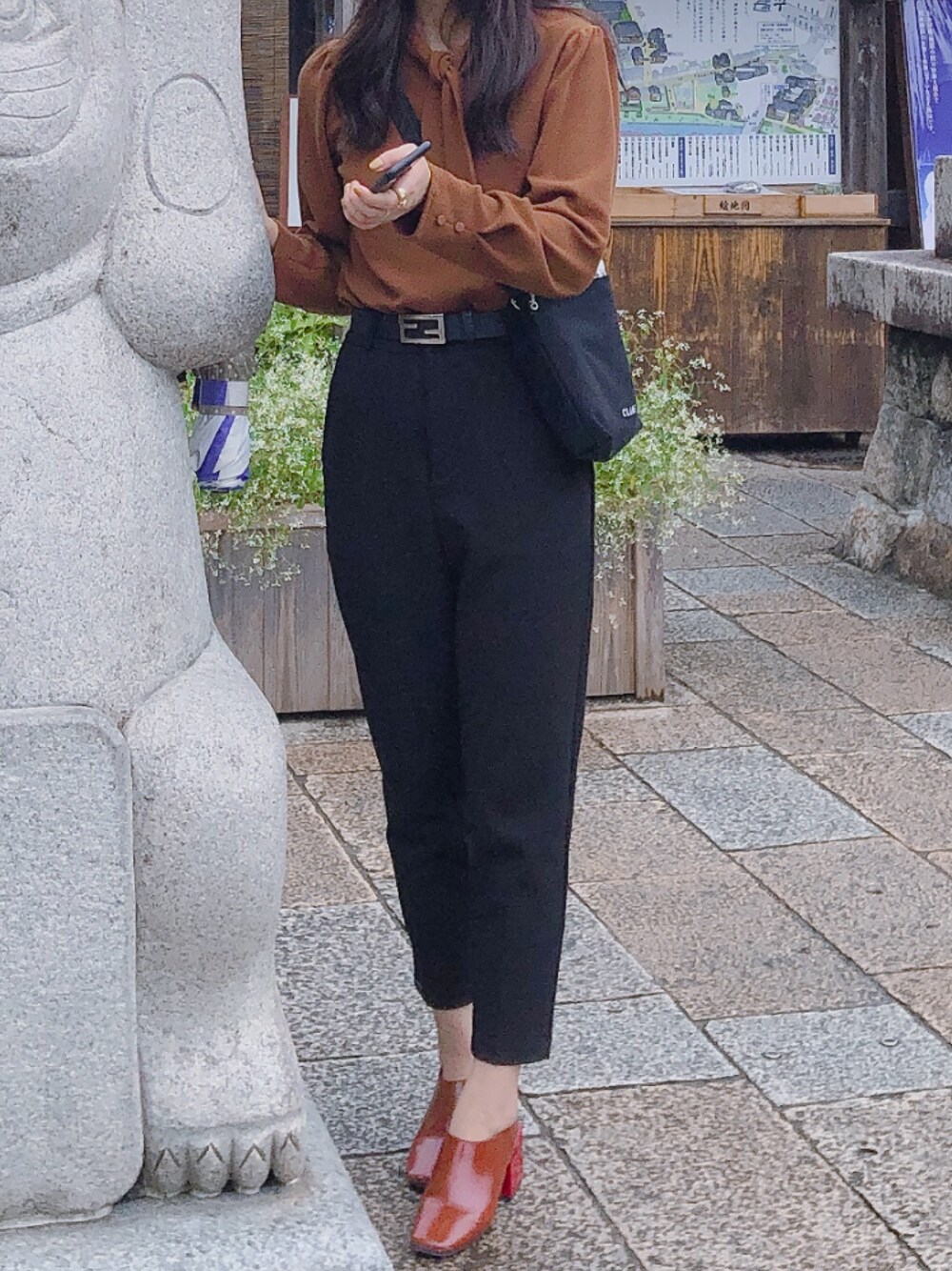 「Ninarobeのベルト付きテーパードクロップドパンツ（その他パンツ、ブラック系）」を使った、jijiさん（レディース・160cm）の冬コーディネートの1枚目の写真