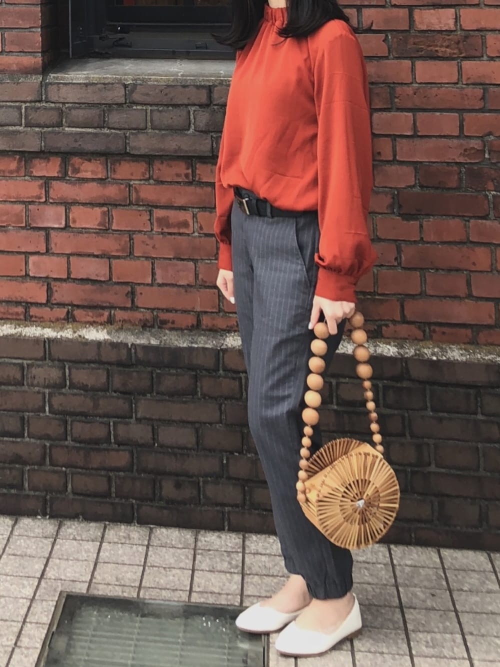 「UNIQLOのアイテム（パンツ、グレー系）」を使った、jijiさん（レディース・160cm）の冬コーディネートの1枚目の写真