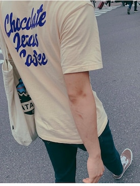 「chocolateJesuscoffeeのアイテム（Tシャツ/カットソー、ベージュ系）」を使った、REEさん（メンズ）の秋コーディネート