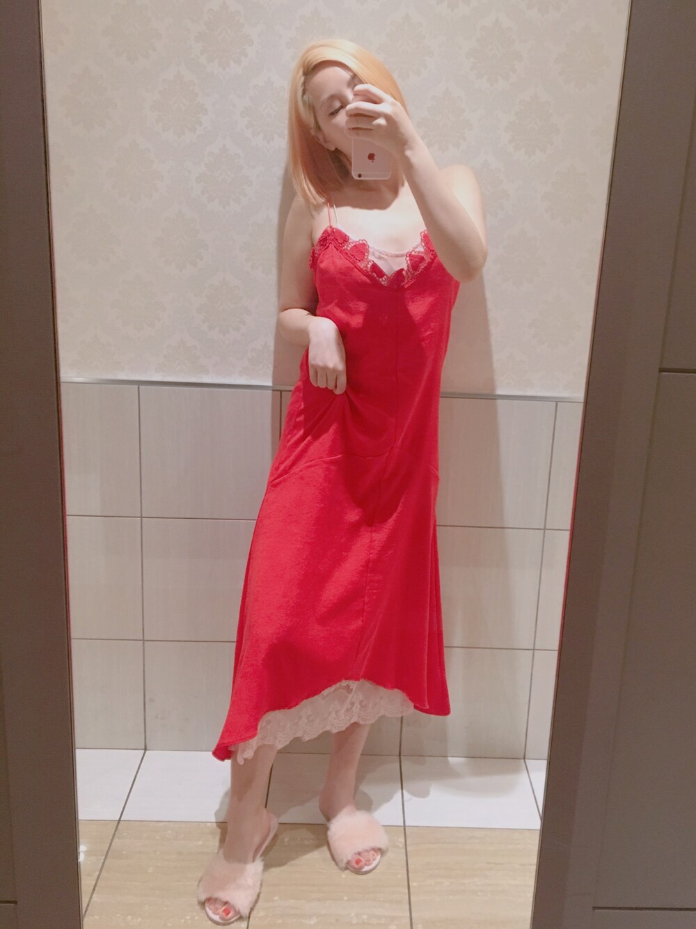 「sexy、red、pink、lace、夏コーデ、赤、ワンピース、ootd、レース」｜「lilLillyのアイテム（ジャンパースカート、レッド系）」を使った、Lolaさん（レディース・161cm）の夏コーディネートの1枚目の写真