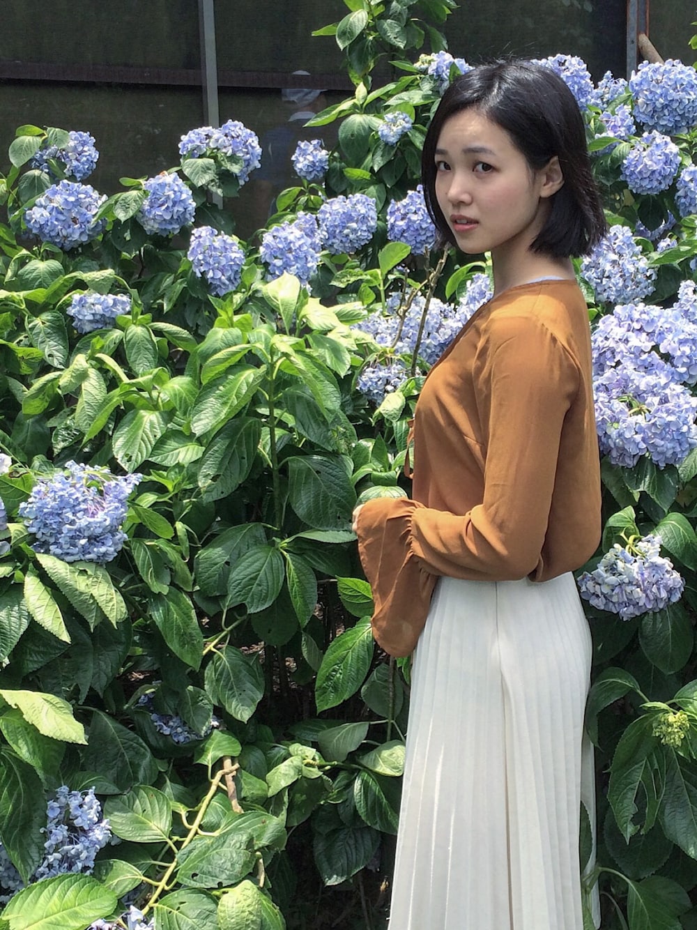 「紫陽花、 プリーツスカート、FOREVER 21、マスタード」｜「FOREVER 21のアイテム（その他トップス、ゴールド系）」を使った、D77さん（レディース・160cm）の夏コーディネートの1枚目の写真