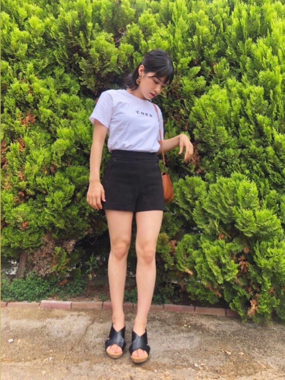 「H&Mのアイテム（パンツ、ブラック系）」を使った、木村雪乃（157㎝）さん（レディース・157cm）の夏コーディネートの1枚目の写真