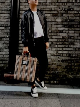 BURBERRY（バーバリー）のトートバッグを使ったメンズ人気ファッション 