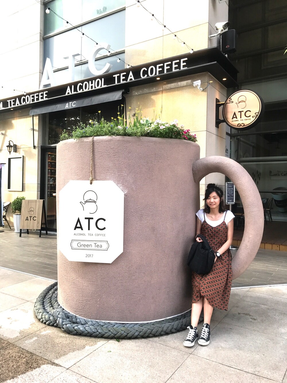 「Taichung」｜「H&Mのアイテム（Tシャツ/カットソー、ホワイト系）」を使った、Evelyn Hさん（レディース・159cm）の春コーディネートの1枚目の写真