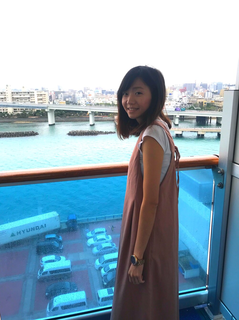 「秋冬」｜「LOWRYS FARMのアイテム（つなぎ/オールインワン、ピンク系）」を使った、Evelyn Hさん（レディース・159cm）の秋コーディネートの1枚目の写真