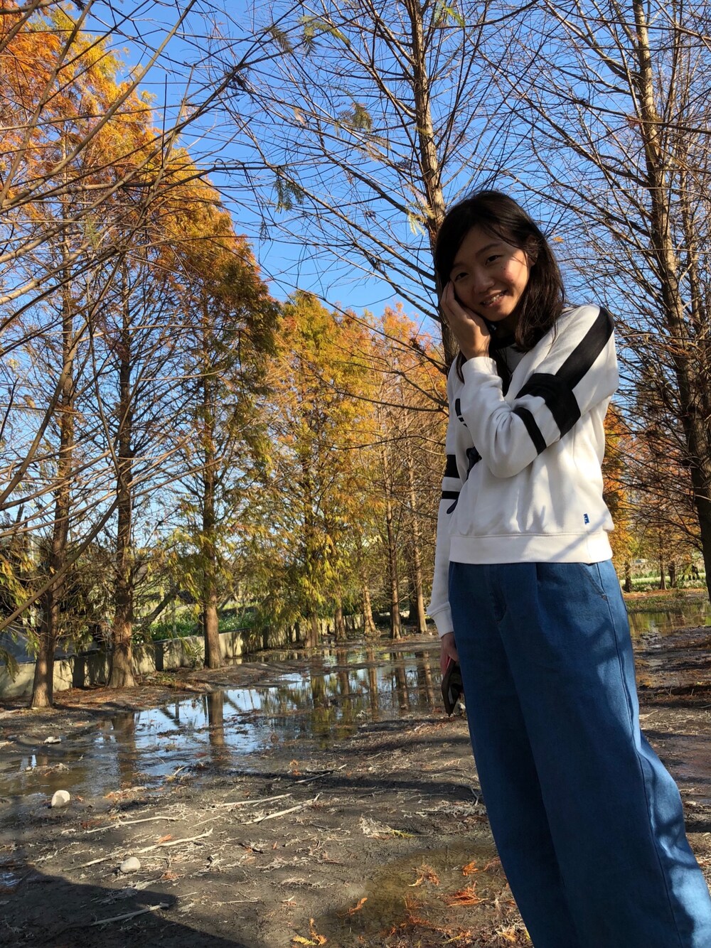「落羽松」｜「adidasのアイテム（スウェット、ホワイト系）」を使った、Evelyn Hさん（レディース・159cm）の冬コーディネートの1枚目の写真