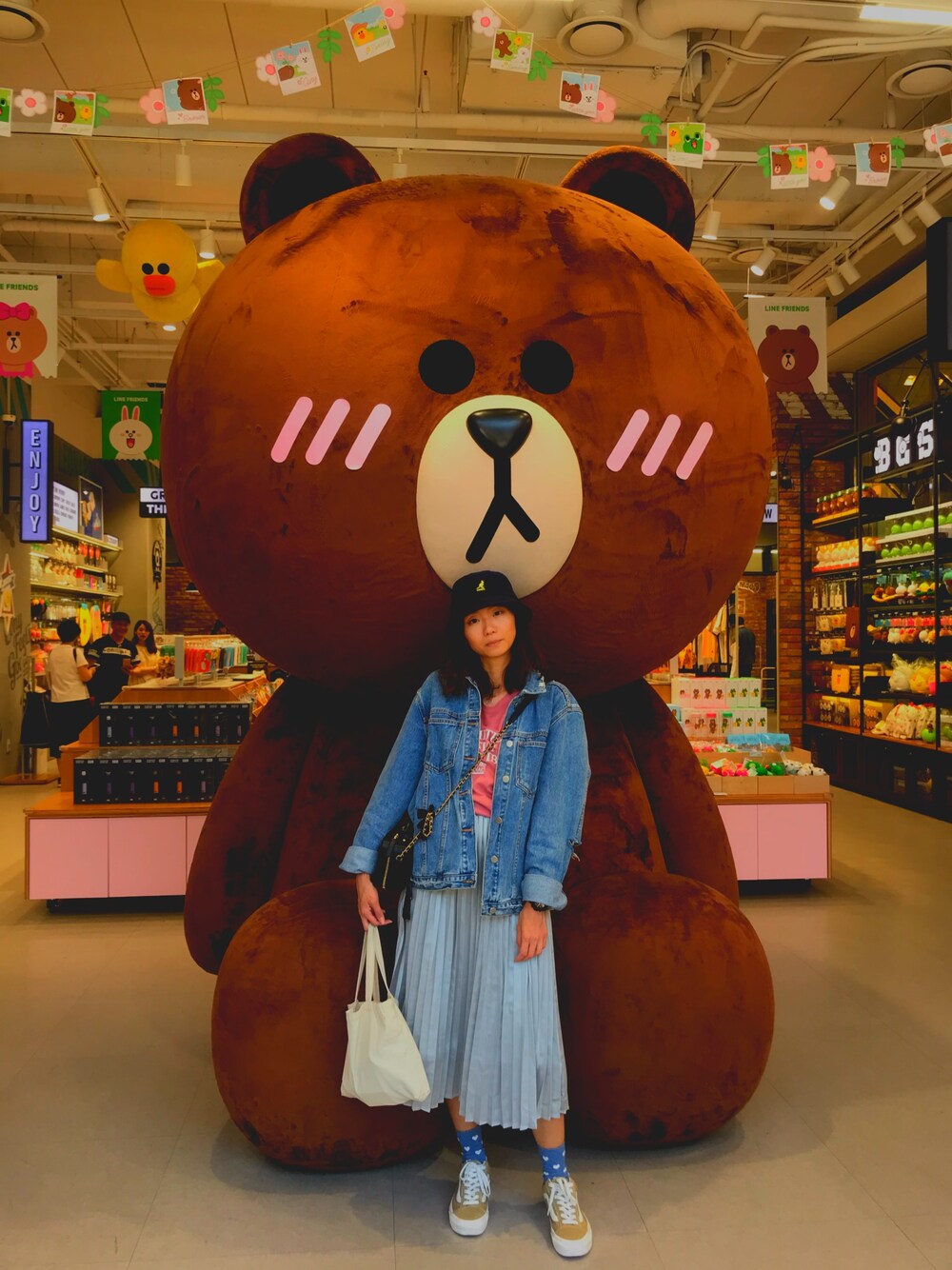 「LINE FRIENDS」｜「KANGOLのアイテム（帽子、ブルー系）」を使った、Evelyn Hさん（レディース・160cm）の夏コーディネートの1枚目の写真