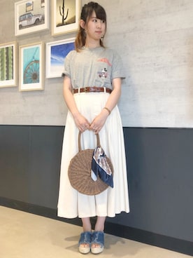 「アイテム（かごバッグ）」を使った、nahoさん（レディース・166cm）の夏コーディネート