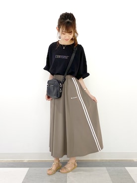 「CONVERSE（コンバース）のアイテム（Tシャツ/カットソー）」を使った、nahoさん（レディース・166cm）の夏コーディネート