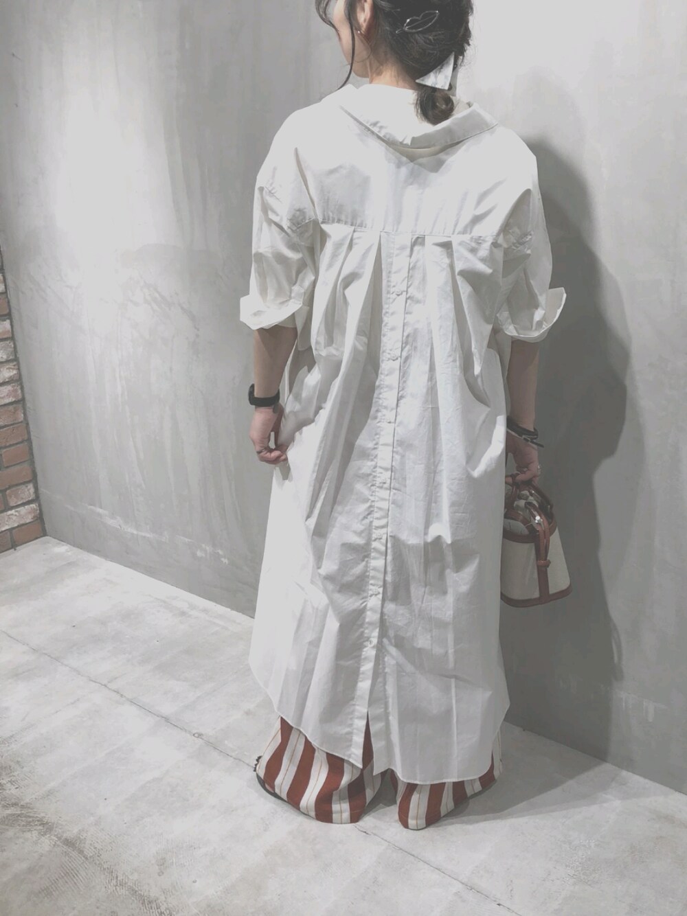 「ロングワンピース、ワイドパンツ、シャツワンピ、BCSTOCK」｜「Simpliciteのアイテム（シャツワンピース、ホワイト系）」を使った、malonnnnnnnさん（レディース・156cm）の夏コーディネートの1枚目の写真