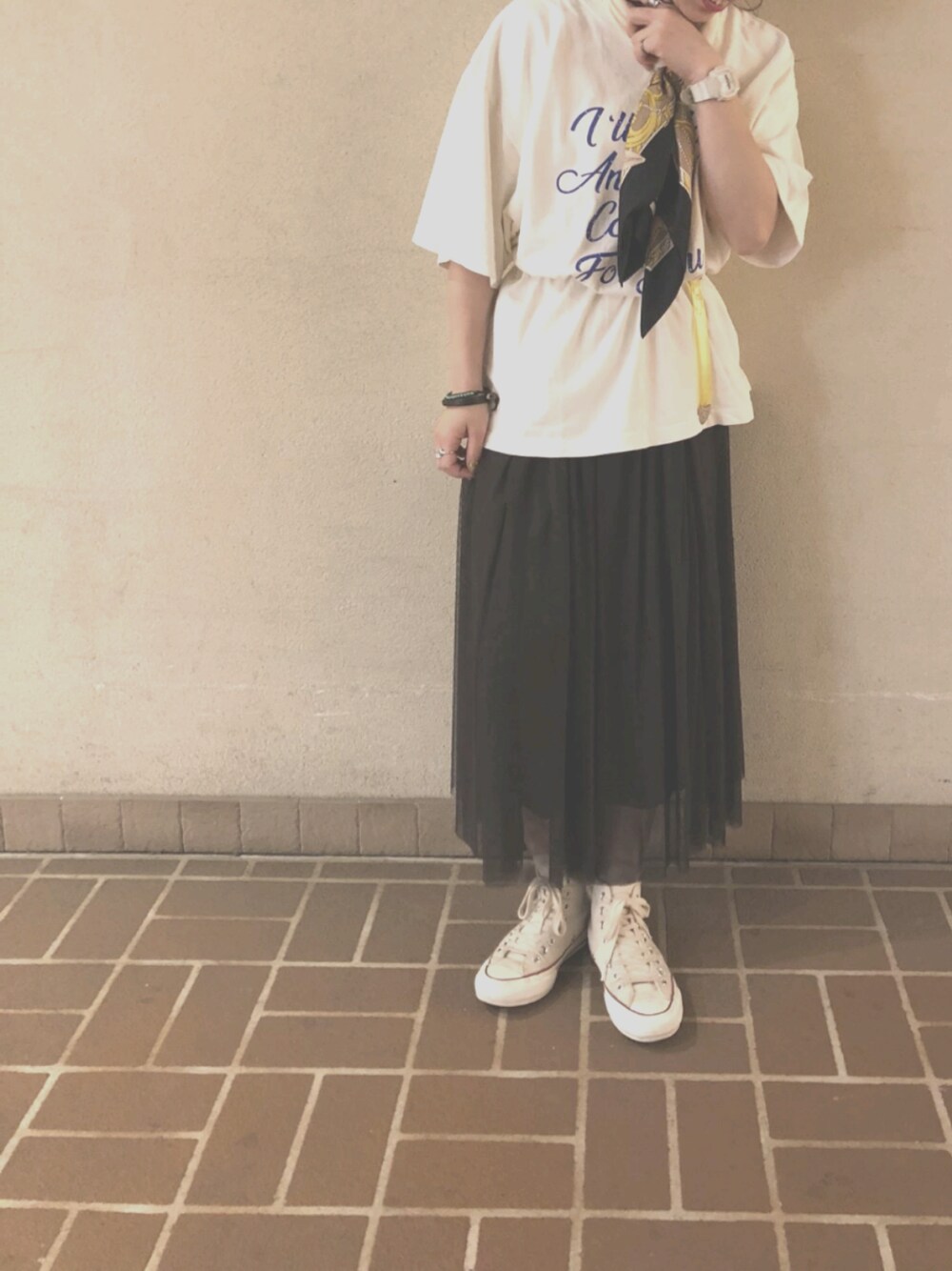 「Tシャツ、converse、ビッグシルエット、チュールスカート、ウエストマーク、スカーフ、ブラウン、BCSTOCK」｜「Simpliciteのアイテム（Tシャツ/カットソー、ホワイト系）」を使った、malonnnnnnnさん（レディース・156cm）の夏コーディネートの1枚目の写真
