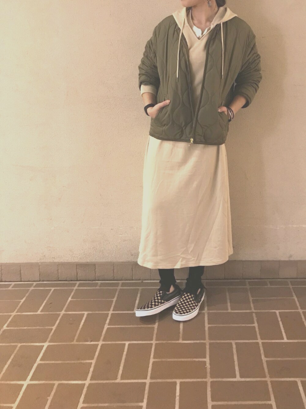「秋のコーデ、秋、キルトブルゾン、ワンピース、スキッパーワンピース、ワンピース×スニーカー、VANS、BCSTOCK」｜「Simpliciteのアイテム（ジャケット/アウター、グリーン系）」を使った、malonnnnnnnさん（レディース・156cm）の秋コーディネートの1枚目の写真