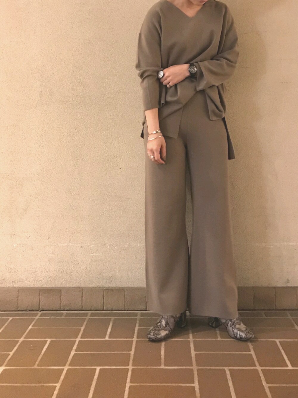 「秋のコーデ、シンプルコーデ、オトナ女子、秋、ブラウンコーデ、ブーツ、ワントーンコーデ、セットアップ、パイソン柄、BCSTOCK」｜「B.C STOCKのアイテム（ブーツ、その他）」を使った、malonnnnnnnさん（レディース・156cm）の秋コーディネートの1枚目の写真