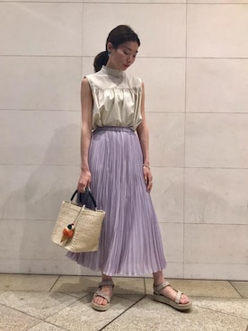 「アイテム（チャーム、オレンジ系）」を使った、西川　夕紀子さん（レディース・160cm）の春コーディネート