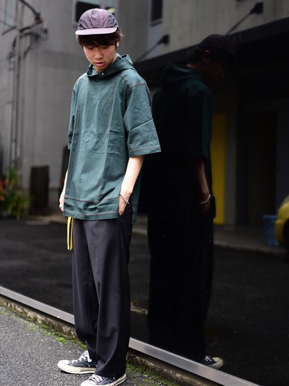 「STUDIOUS、STUDIOUS SELECT(STUDIOUS SELECT)、STUDIOUS LAB、tac:tac、パーカー、ワイドパンツ、キャップ、夏コーデ」｜「tac:tacのアイテム（パーカー、グリーン系）」を使った、糸魚川 領太さん（メンズ・178cm）の夏コーディネートの1枚目の写真