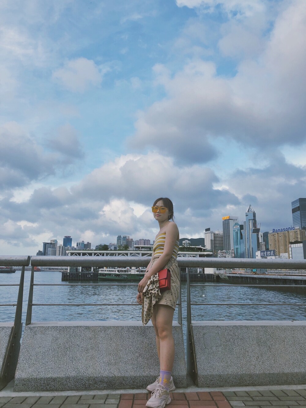「香港、Hong Kong、街头搭配、夏」｜「FOREVER 21のアイテム（チューブトップ、イエロー系）」を使った、白夜さん（レディース・165cm）の夏コーディネートの1枚目の写真