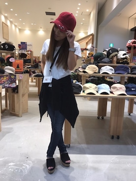 「AZUL by moussy（アズールバイマウジー）のｵｰｶﾞﾆｯｸｺｯﾄﾝVﾈｯｸ半袖PO（Tシャツ/カットソー）」を使った、14+ イオンモールむさし村山店 スタッフさん（レディース・160cm）の秋コーディネート