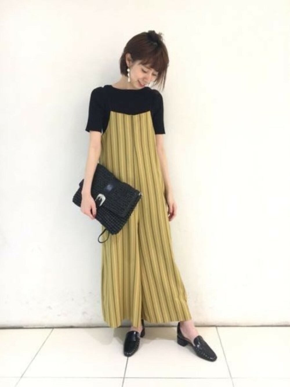 「ブラック、イエロー、サロペット、JEANASiS、ストライプ、レイヤードスタイル、ジーナシス、リラックススタイル」｜「JEANASISのストライプロープサロペ/789603（サロペット/オーバーオール、イエロー系）」を使った、JEANASIS立川ルミネSTAFFさん（レディース・167cm）の春コーディネートの1枚目の写真