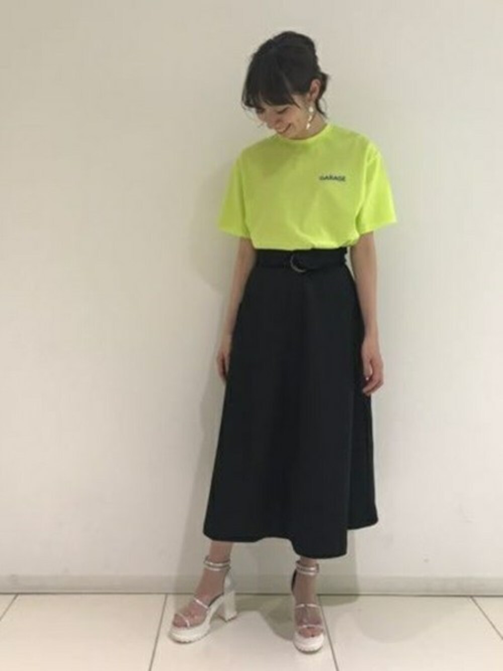 「フレアスカート、スカート、ロゴT、ミリタリー、ブラック、グリーン、Tシャツ、JEANASiS、ジーナシス、ネオンカラー」｜「JEANASISの【YOGA】ワンポイントロゴＴEE/795896（Tシャツ/カットソー、グリーン系）」を使った、JEANASIS立川ルミネSTAFFさん（レディース・167cm）の春コーディネートの1枚目の写真