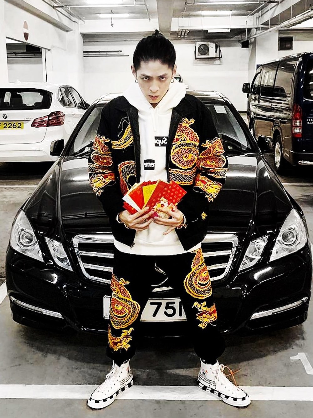 「supreme、CDG、converse、off white、春コーデ、WEARBOOKエントリー」｜「Supreme のアイテム（ジャケット/アウター、ブラック系）」を使った、lemonさん（メンズ・177cm）の冬コーディネートの1枚目の写真