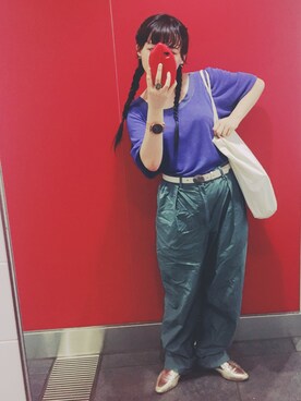 「デザイントップス」｜「アイテム（財布/小物）」を使った、ひがのひがこさん（レディース・155cm）の春コーディネート
