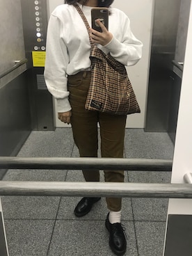 「コーデュロイテーパードパンツ」｜ユリナさん（レディース・155cm）の秋コーディネート