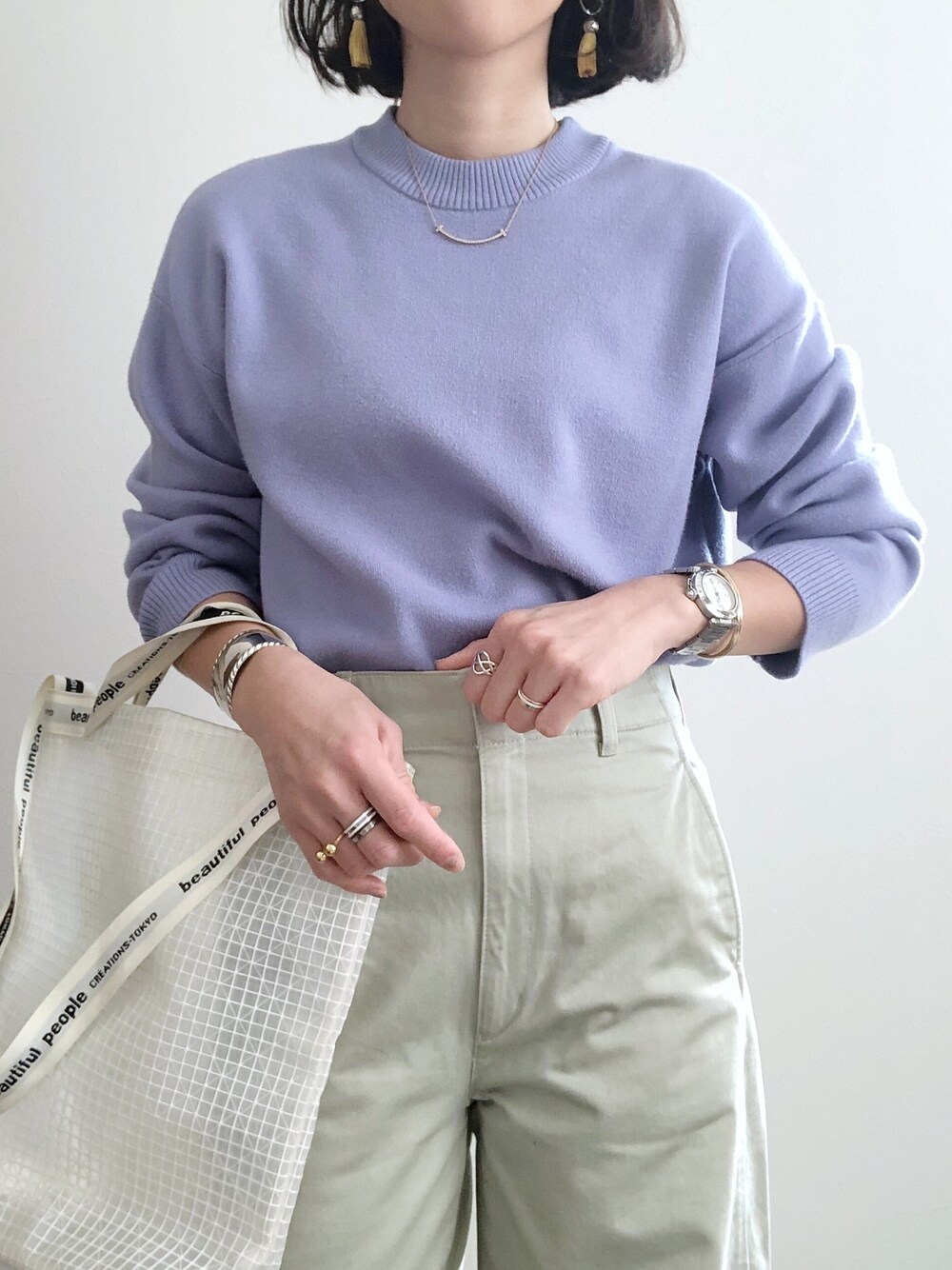 「シンプルコーデ、UNIQLO、GU、着回しコーデ、カーブパンツ、カラーパンツ、大人カジュアル、きれいめカジュアル、プチプラコーデ、ママコーデ」｜「beautiful peopleのbeautiful people ビニールショルダーバッグ（ショルダーバッグ、ホワイト系）」を使った、kaochocoさん（レディース・161cm）の冬コーディネートの1枚目の写真