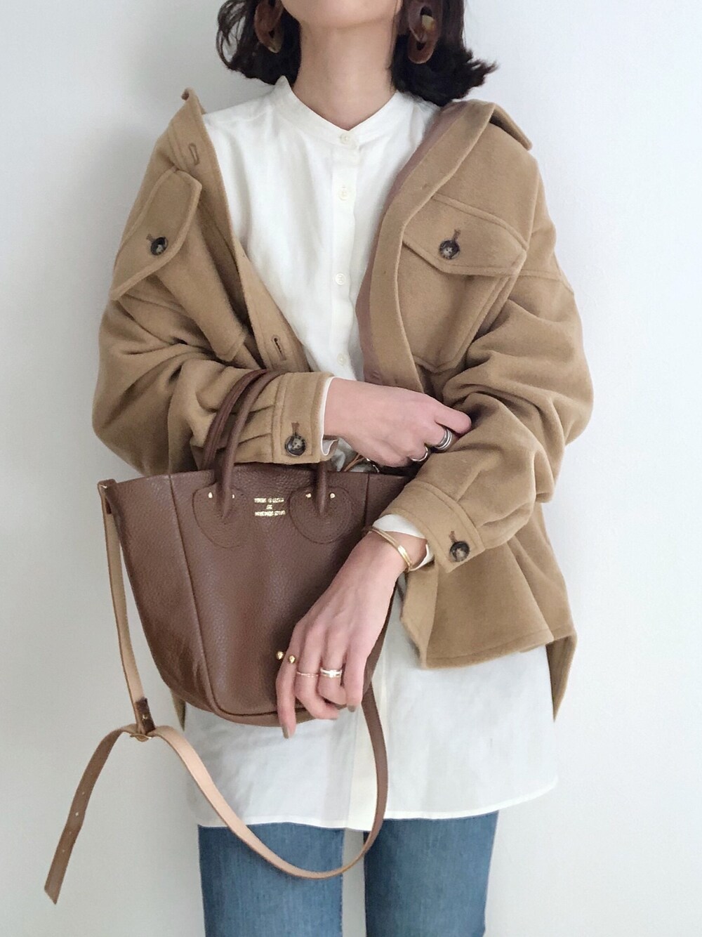 「春コーデ、大人カジュアル、きれいめカジュアル、UNIQLO、ZARA、シャツコーデ、スタンドカラー、デニムコーデ、シンプルコーデ、着回しコーデ」｜「le.coeur blancのCPOシャツジャケット（その他アウター、イエロー系）」を使った、kaochocoさん（レディース・161cm）の冬コーディネートの1枚目の写真