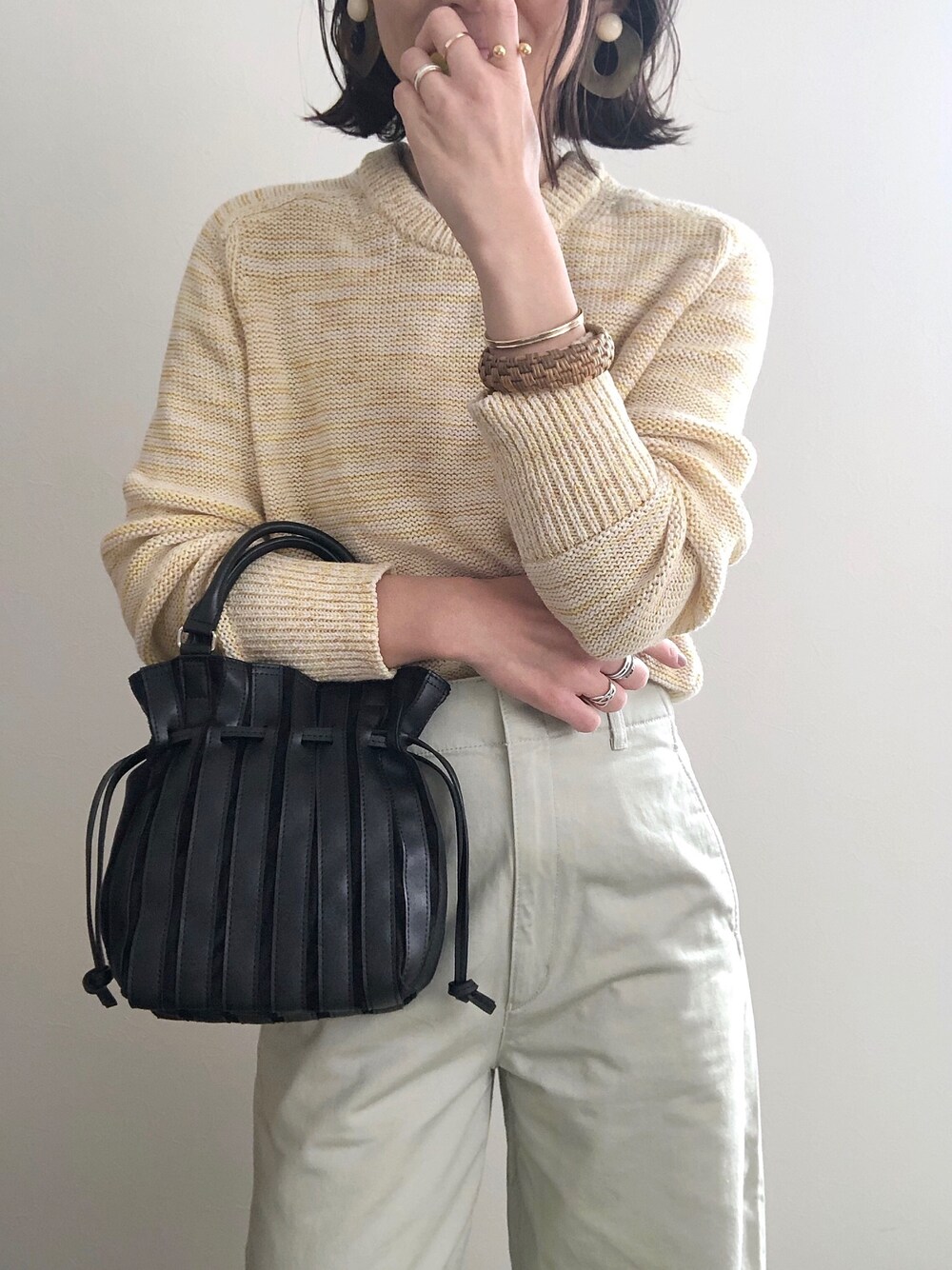 「大人カジュアル、シンプル、きれいめカジュアル、UNIQLO、春コーデ、春色、着回しコーデ、プチプラコーデ、オトナカジュアル、オトナ女子」｜「BEAUTY&YOUTH UNITED ARROWSのBY∴ コンビパネルミニドローストトートバッグ -2WAY-（トートバッグ、ブラック系）」を使った、kaochocoさん（レディース・161cm）の冬コーディネートの1枚目の写真