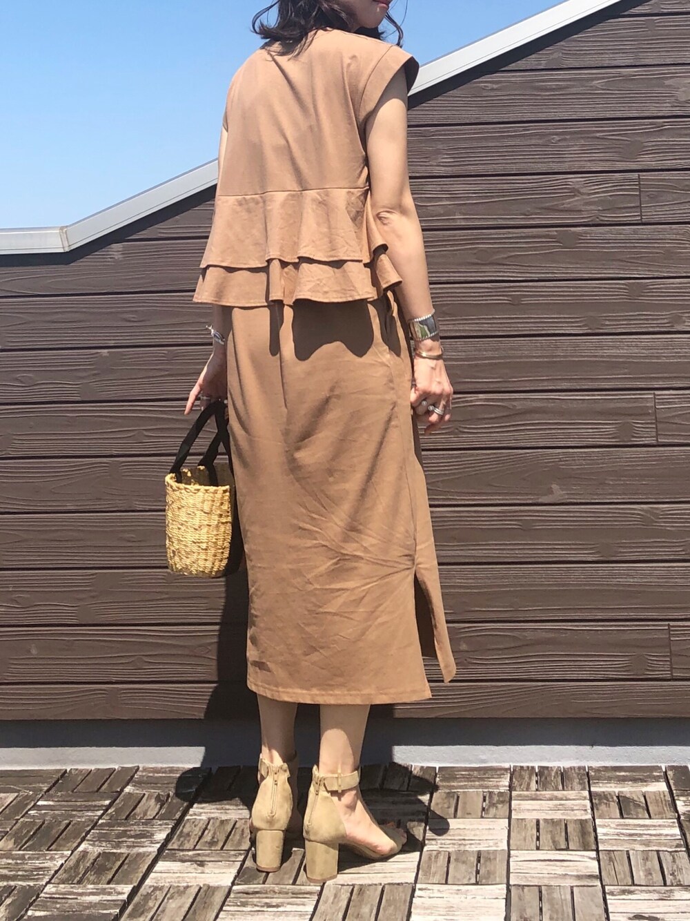 「Pierrot、pierrot_shop、フリル、バックフリルワンピース、ピエロアンバサダー、ワンピース、ワンピースコーデ、オトナ女子、オトナカジュアル、きれいめコーディネート」｜「Pierrotのバックフリルワンピース（ワンピース、ベージュ系）」を使った、kaochocoさん（レディース・161cm）の夏コーディネートの1枚目の写真