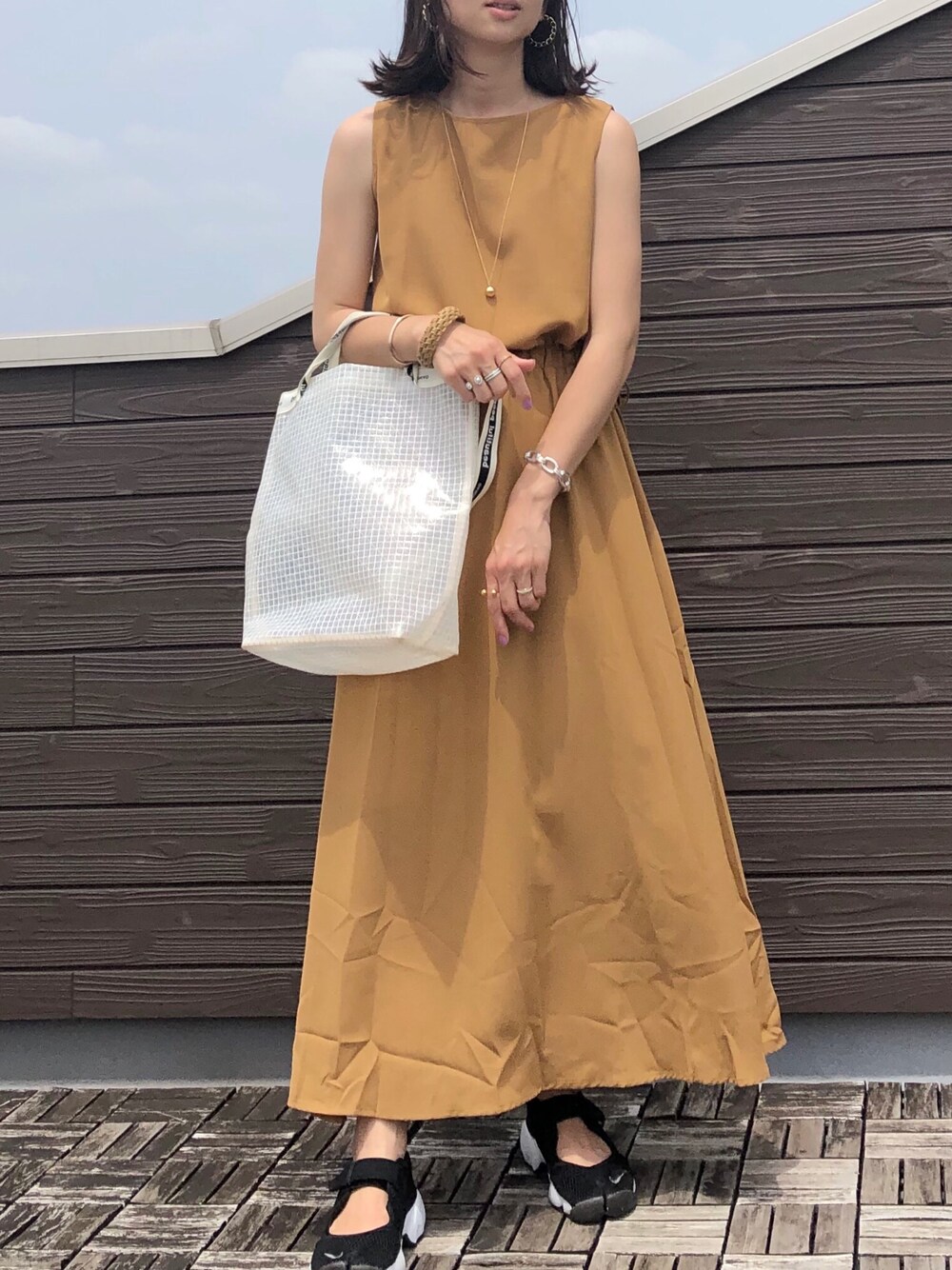 「Pierrotの2wayブラウジングワンピース（ワンピース、ブラウン系）」を使った、kaochocoさん（レディース・161cm）の夏コーディネートの1枚目の写真