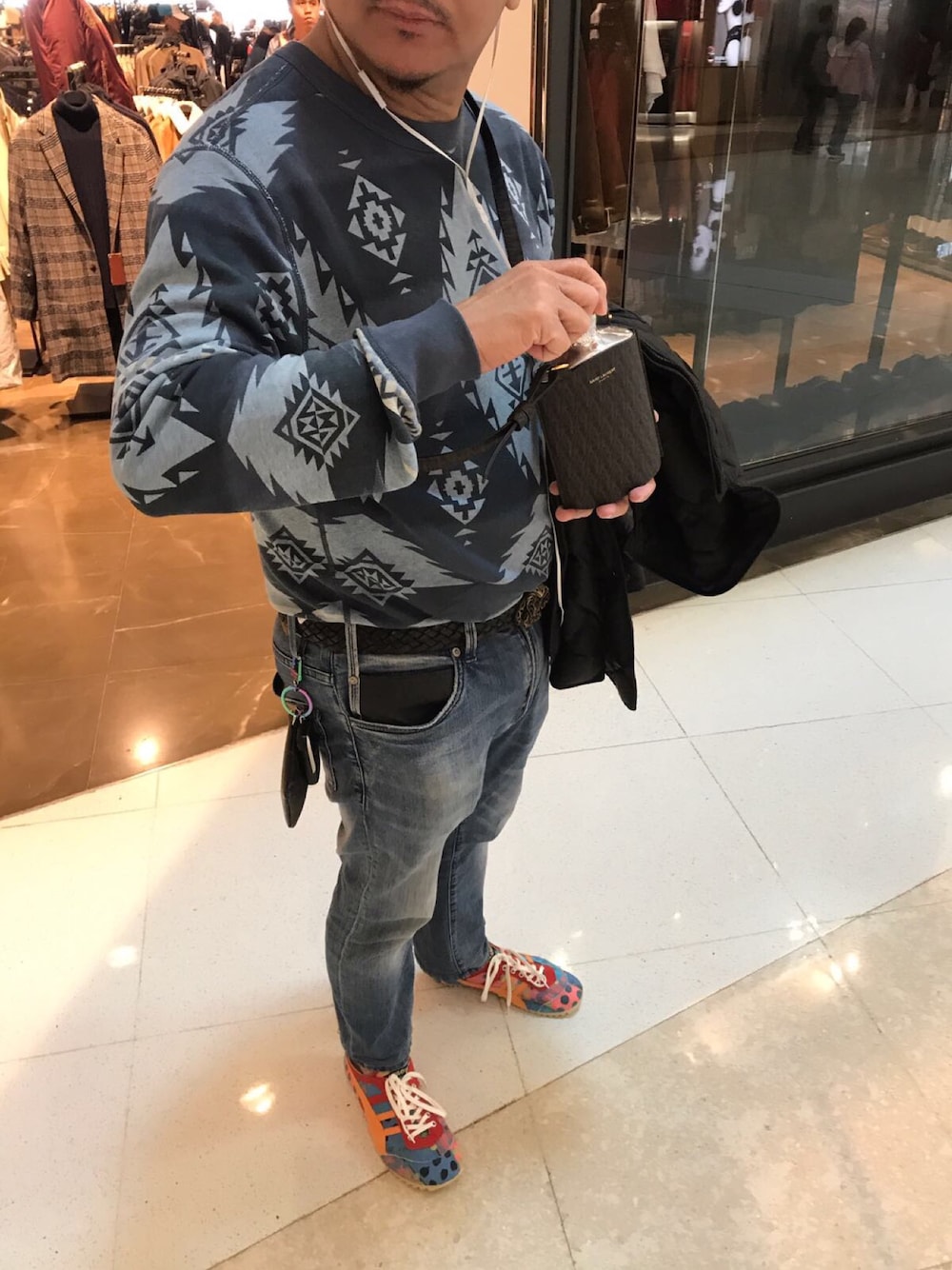 「YSLのアイテム（その他、ブラウン系）」を使った、groon🌱さん（メンズ・170cm）の冬コーディネートの1枚目の写真