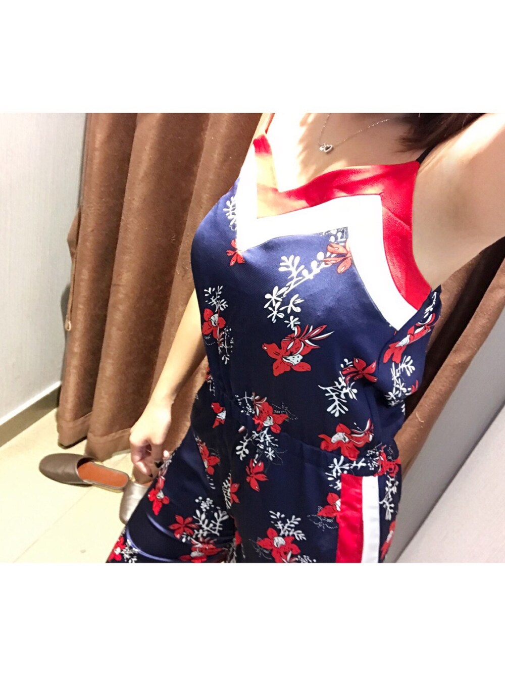 「MJ Styleのアイテム（つなぎ/オールインワン、ブルー系）」を使った、Kaylin Luさん（レディース・155cm）の冬コーディネートの1枚目の写真