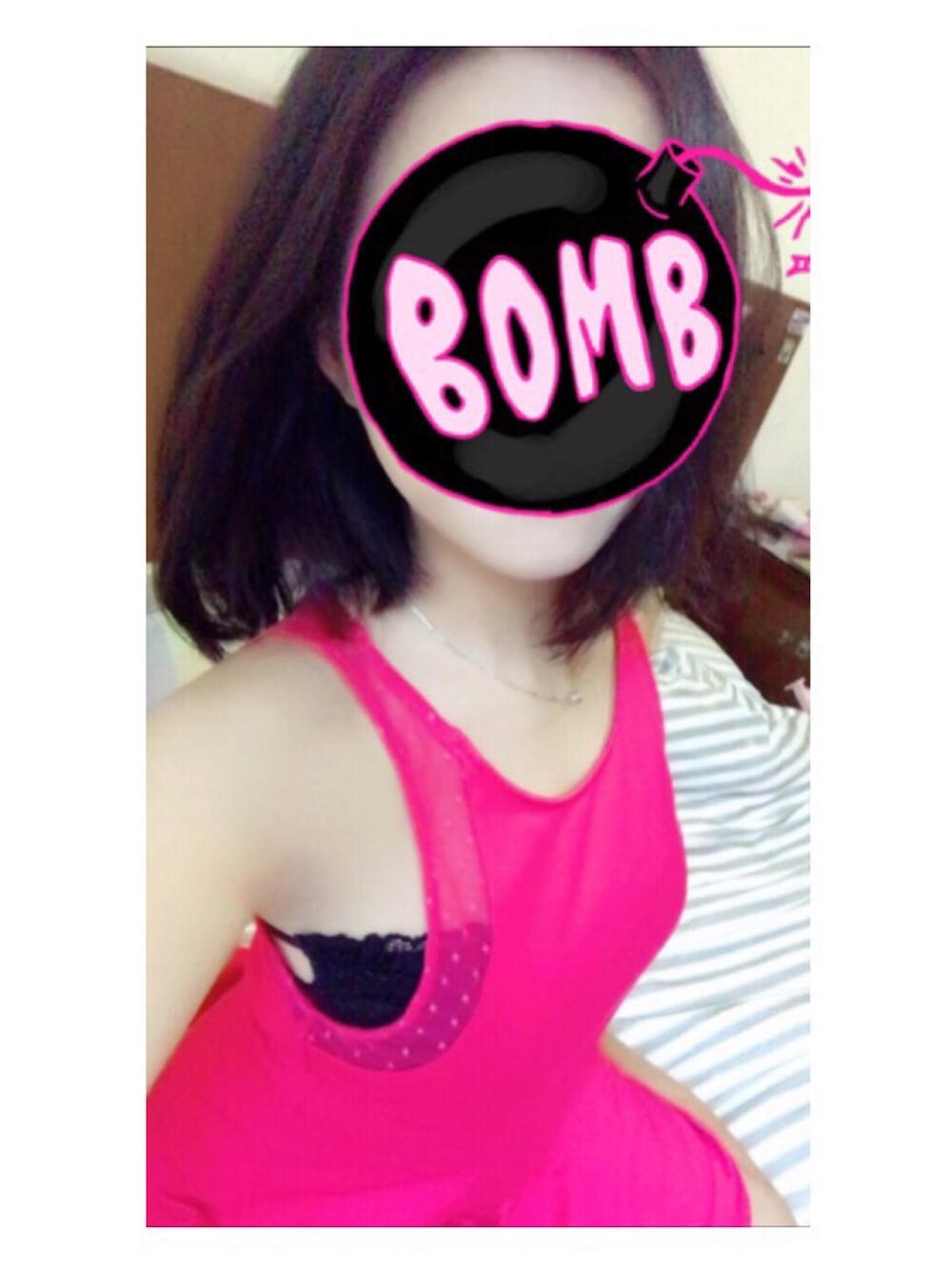 「H&Mのアイテム（ジャンパースカート、ピンク系）」を使った、Kaylin Luさん（レディース・155cm）の春コーディネートの1枚目の写真