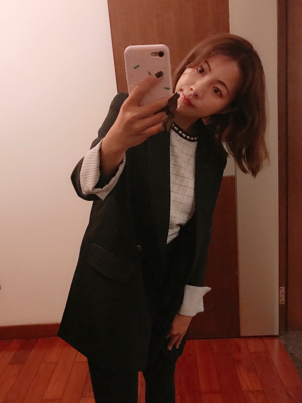 「ZARAのアイテム（Tシャツ/カットソー、ホワイト系）」を使った、Kaylin Luさん（レディース・155cm）の春コーディネートの1枚目の写真