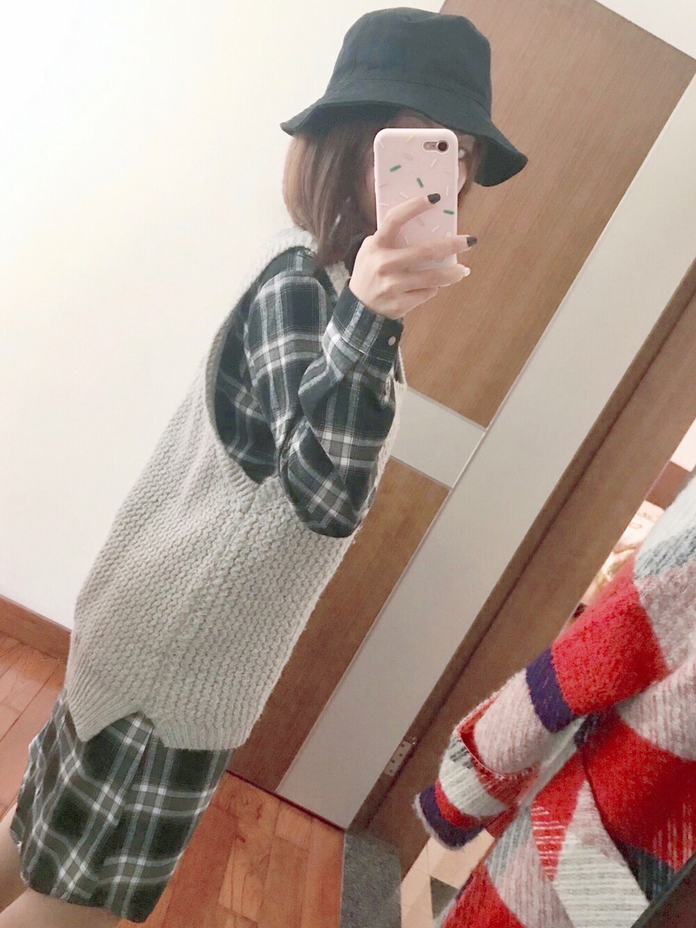 「Mo&Co.のアイテム（シャツワンピース、ブラック系）」を使った、Kaylin Luさん（レディース・155cm）の春コーディネートの1枚目の写真