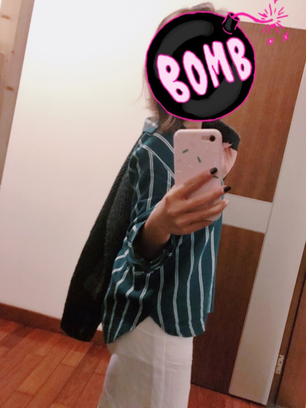 「H&Mのアイテム（シャツ/ブラウス、グリーン系）」を使った、Kaylin Luさん（レディース・155cm）の春コーディネートの1枚目の写真
