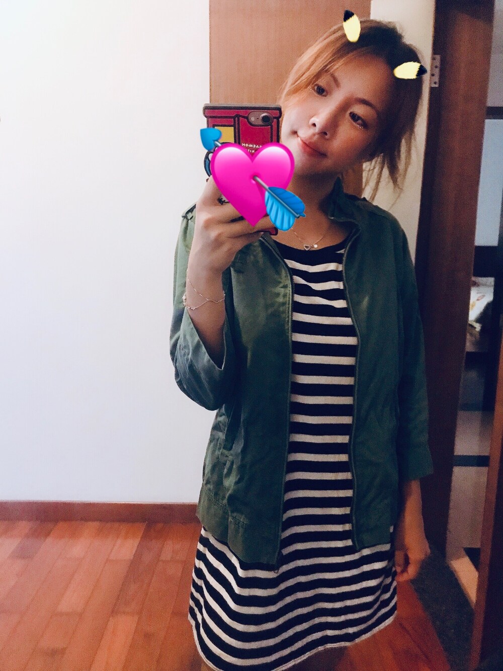「H&Mのアイテム（チュニック、ホワイト系）」を使った、Kaylin Luさん（レディース・155cm）の春コーディネートの1枚目の写真