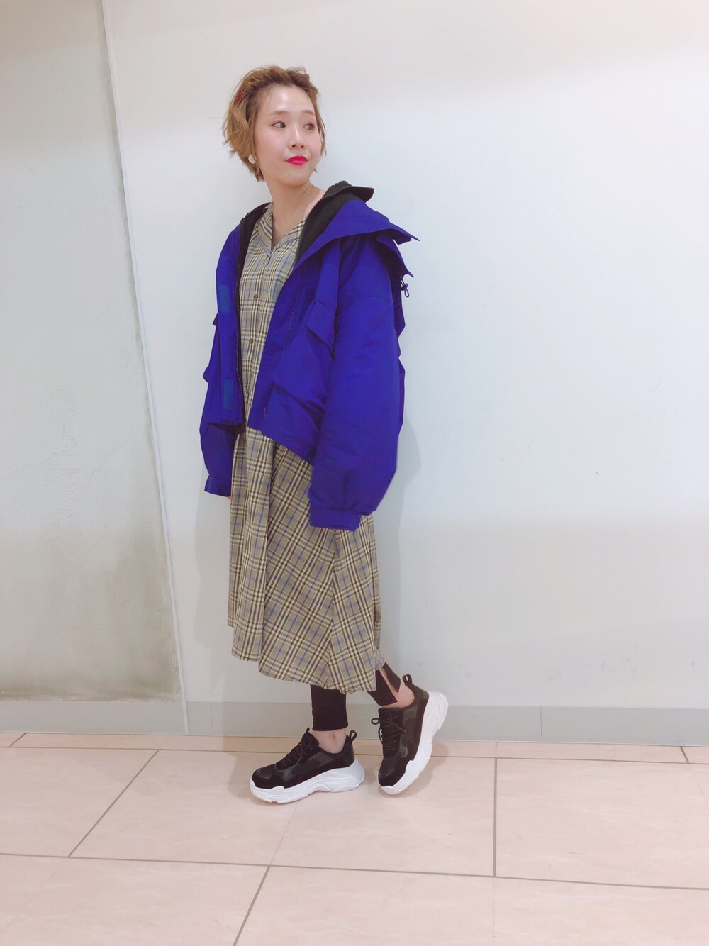 「マウンテンパーカー、マンパ、アウター、チェック、ワンピース、リブレギンス、ダブルクローゼット、w closet」｜「w closetのインナーフリース付きマウンテンパーカー_（マウンテンパーカー、ブルー系）」を使った、Yuki Noguchiさん（レディース・168cm）の秋コーディネートの1枚目の写真