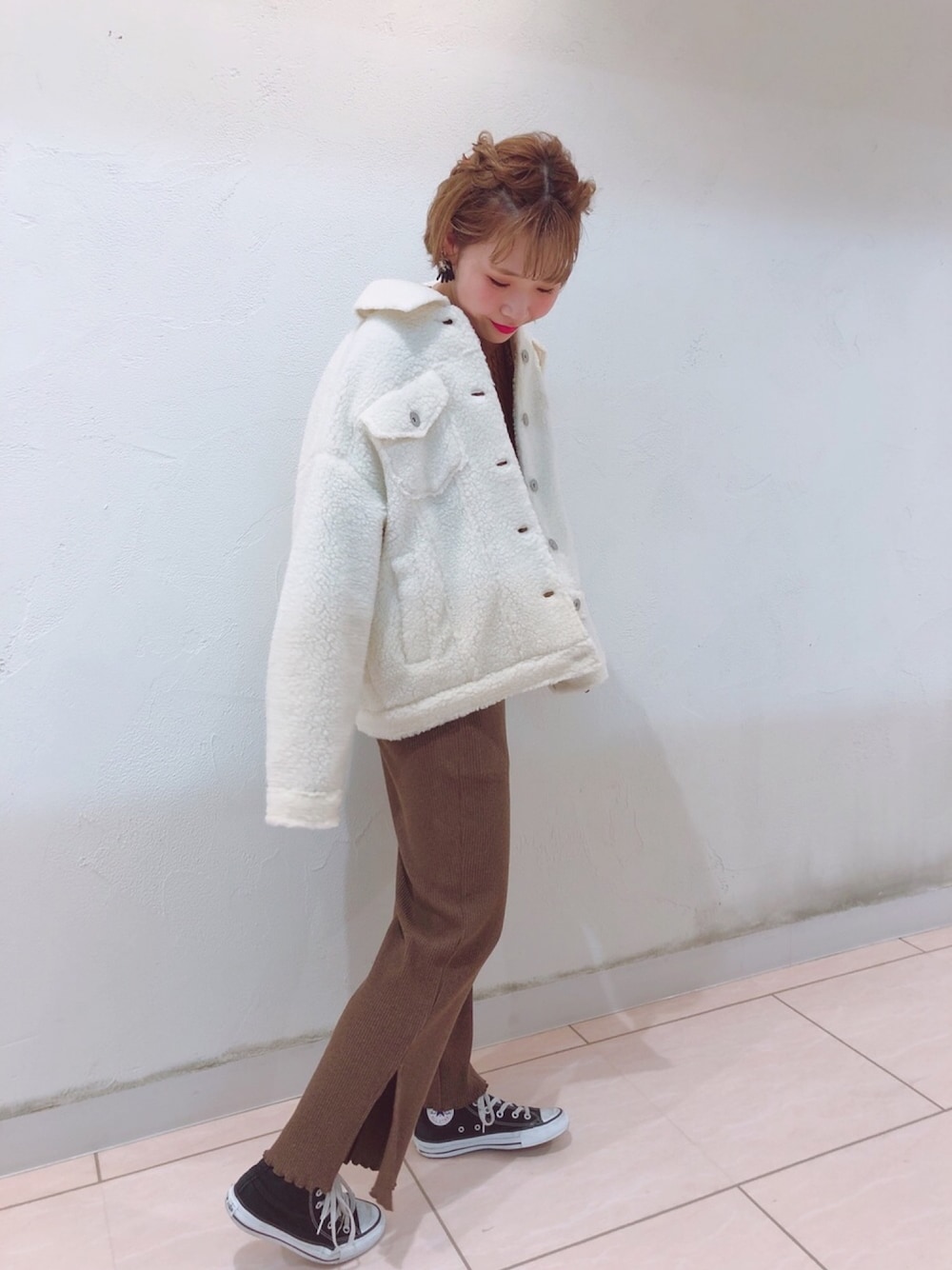 「w closet、ダブルクローゼット、ボア、リブパンツ、カジュアル」｜「w closetのボアBIG　Gジャン_（ブルゾン、ホワイト系）」を使った、Yuki Noguchiさん（レディース・168cm）の秋コーディネートの1枚目の写真
