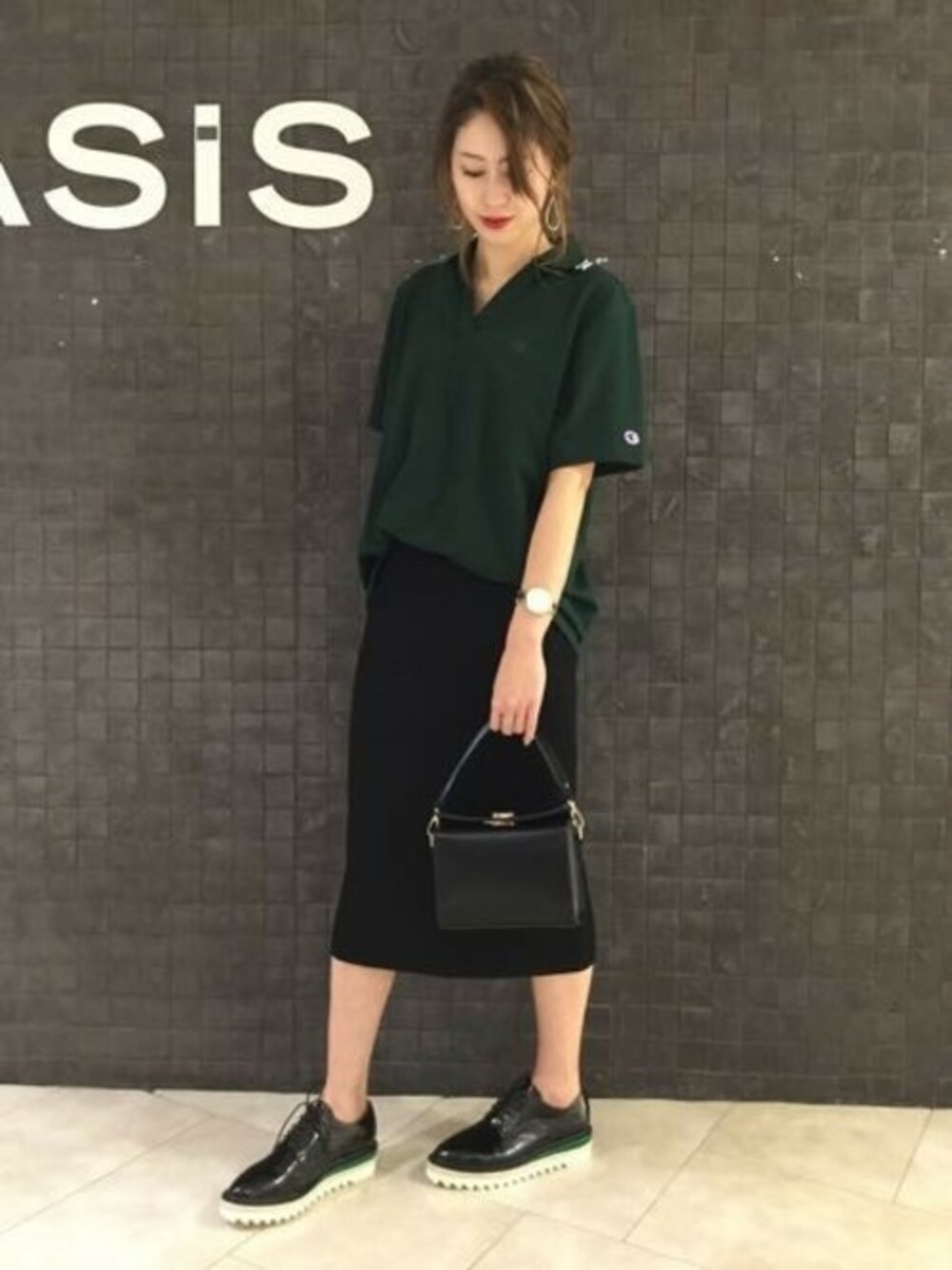 「タイトスカート、別注、JEANASiS、ジーナシス、ポロシャツ、厚底シューズ、チャンピオン別注、あつぞこシューズ」｜「JEANASISのChampionポロ18SS/786545（ポロシャツ、グリーン系）」を使った、JEANASIS エスパル仙台店STAFFさん（レディース・165cm）の春コーディネートの1枚目の写真