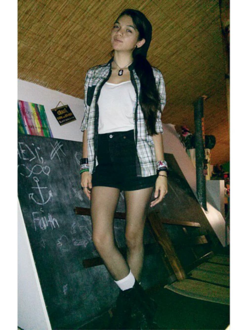 「girl、90’s、denimshorts、waisthigh」｜「Levi'sのアイテム（その他、ブラック系）」を使った、Paulina Sjöbergさん（レディース・175cm）の夏コーディネートの1枚目の写真
