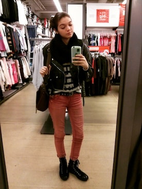 「Mossimo（モッシモ）のアイテム（パンツ）」を使った、Paulina Sjöbergさん（レディース・175cm）の夏コーディネート