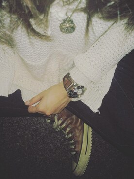 「FOSSIL（フォッシル）のアイテム（アナログ腕時計、ブラウン系）」を使った、Paulina Sjöbergさん（レディース・175cm）の夏コーディネート