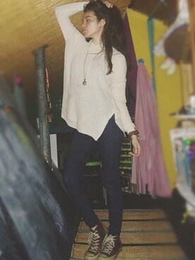 「CONVERSE（コンバース）のアイテム（スニーカー、ブラック系）」を使った、Paulina Sjöbergさん（レディース・175cm）の夏コーディネート